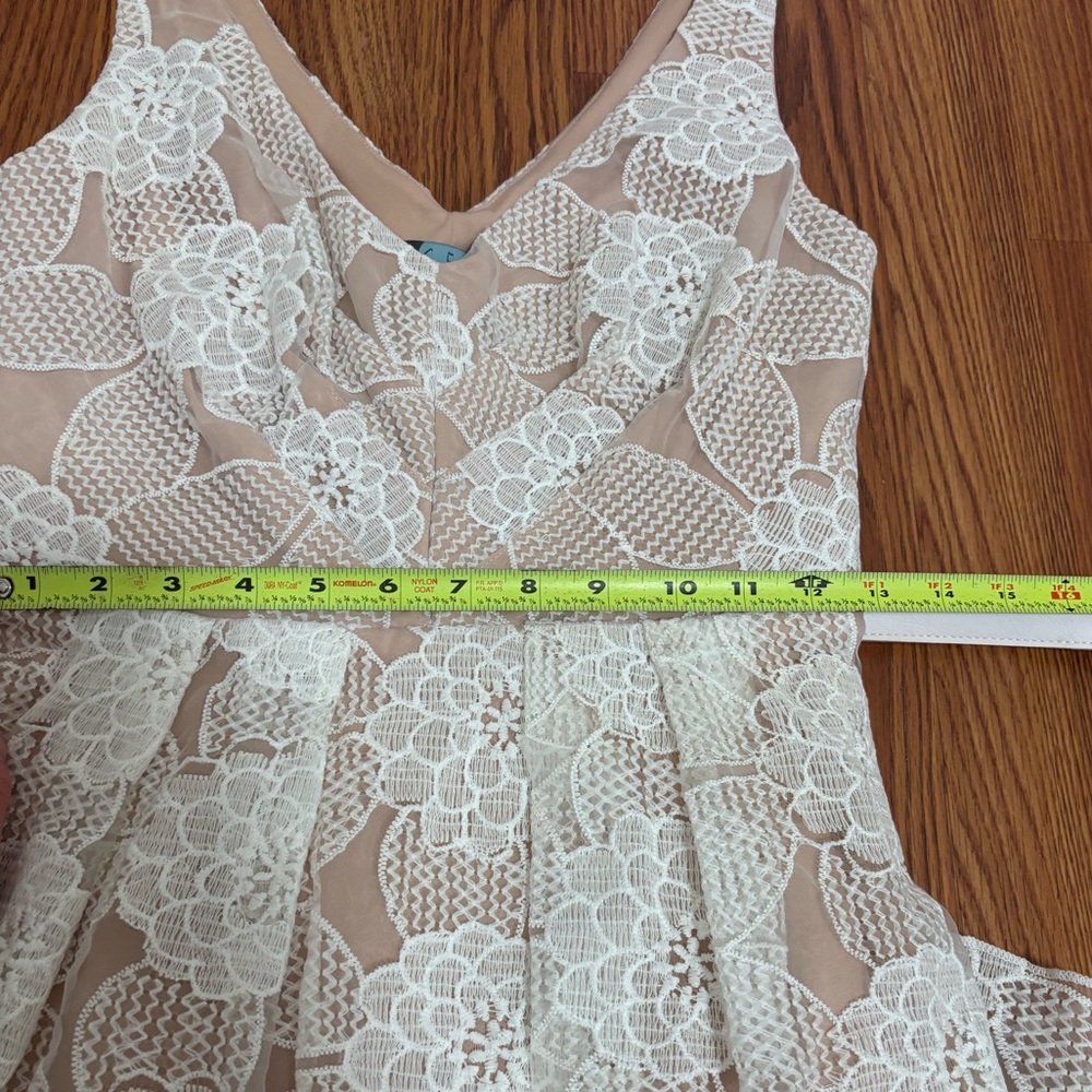 Eva Franco floral lace overlay belted dress - Picture 6 of 7